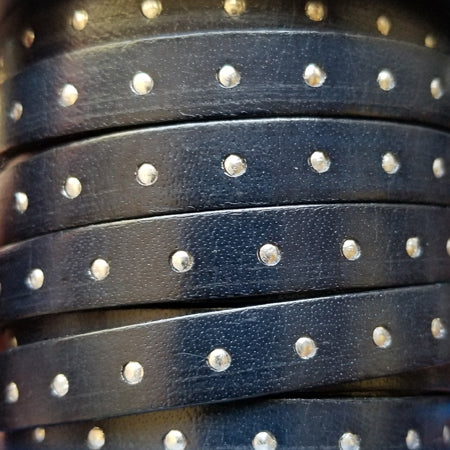 10 mm flat leather with printed silver studs