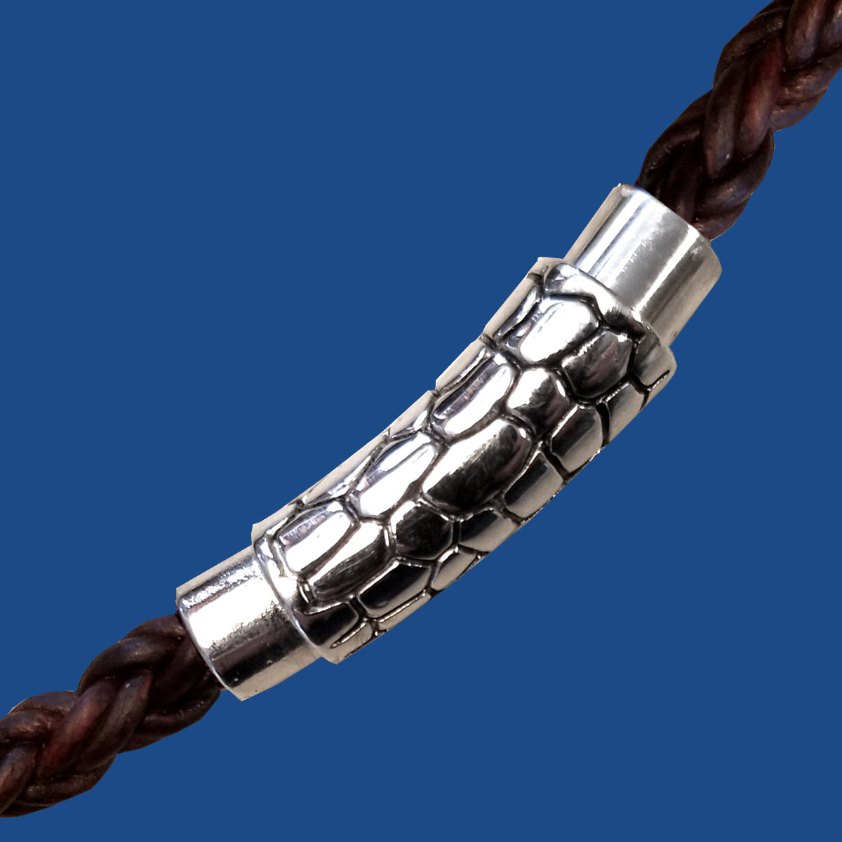 Textured 8 mm magnetic clasp