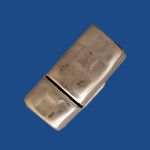 hammered-pattern magnetic clasp for 5 mm flat leather plated with antique silver